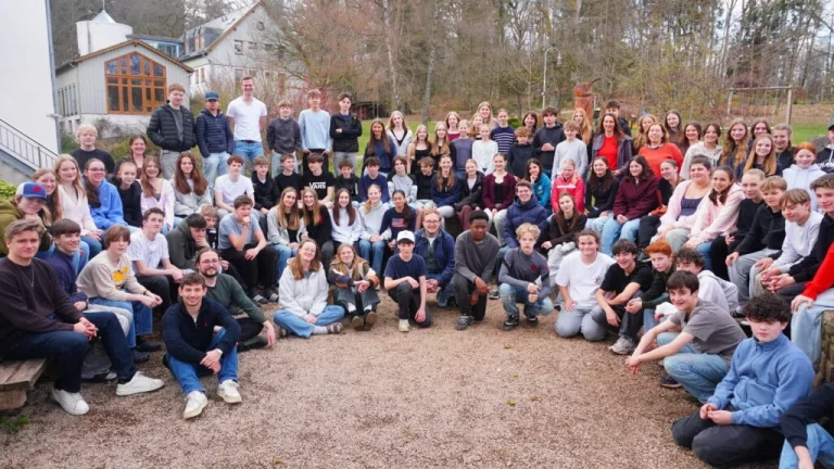 Konfirmandinnen, Konfirmanden und Team bei der gemeinsamen Fahrt nach Jünkerath.